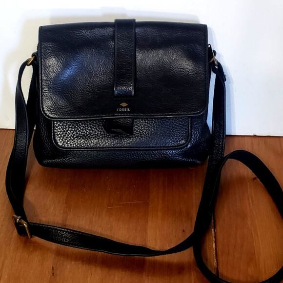 Fossil pebble leather crossbody bag small in size black super soft leath… - Picture 1 of 7